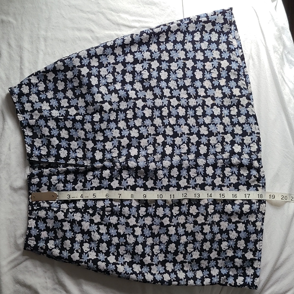 2/$25 Blue and white floral skirt with pockets - Picture 3 of 5